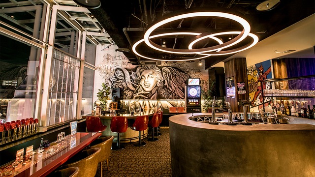 すすきのガールズバーおすすめ20選　16位:LOUNGE BAR hanako