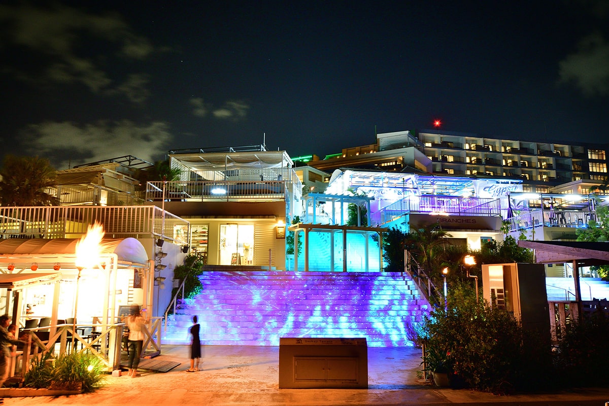 沖縄の夜遊びスポット15選　15位:瀬長島ウミカジテラス