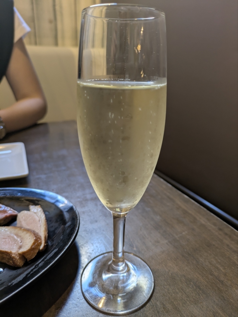 すすきののワインバー30選　13位:肉×ワインビュッフェ Bistro CinqCes