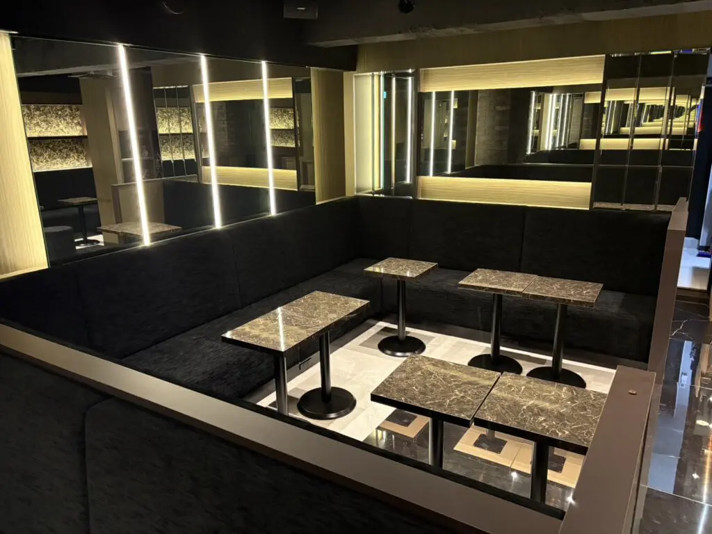 新宿のキャバクラ20選　5位:ハイスクールナナプラザ