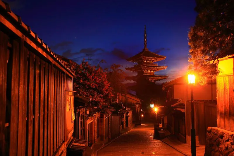 京都の夜デートのおすすめ20選　10位:八坂通