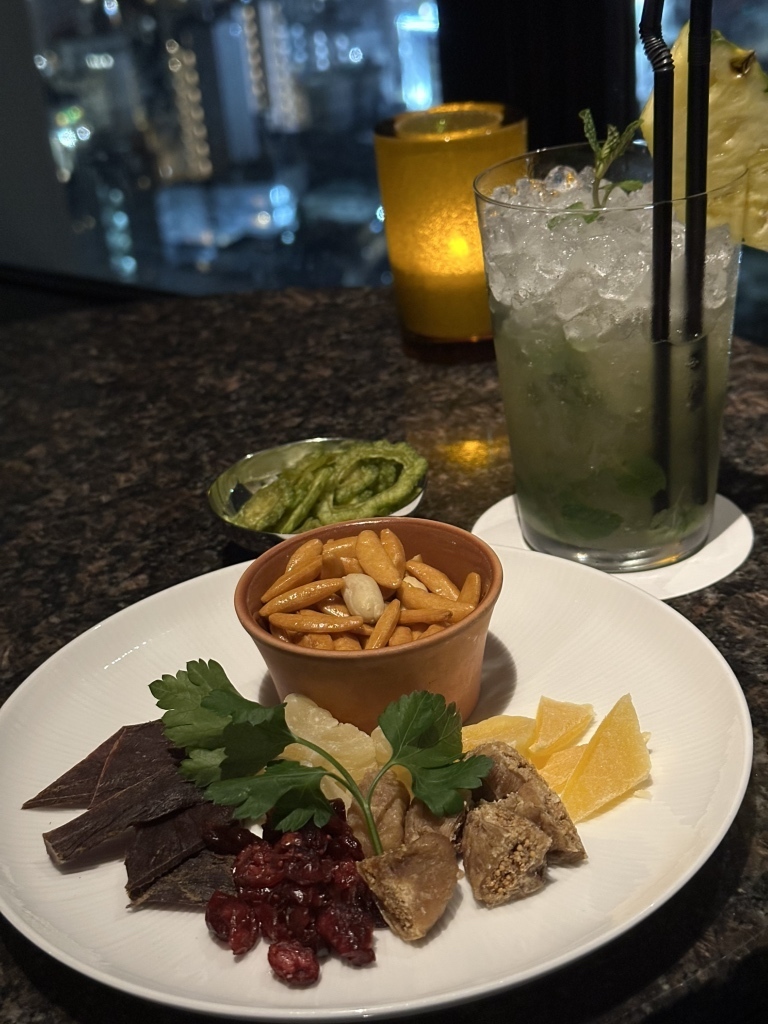 沖縄の夜カフェのおすすめ20選 4位:the bar