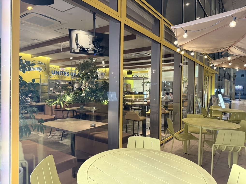 沖縄の夜カフェのおすすめ20選　6位:Grill & Bar YELLOU