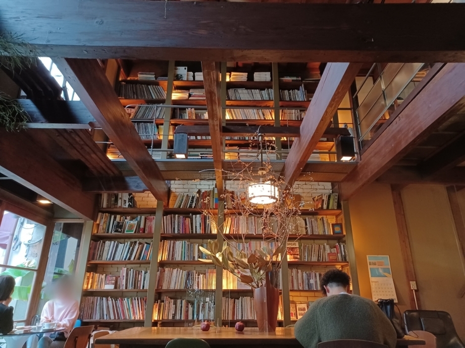 京都の夜カフェのおすすめ20選　19位:Cafe Bibliotic Hello！
