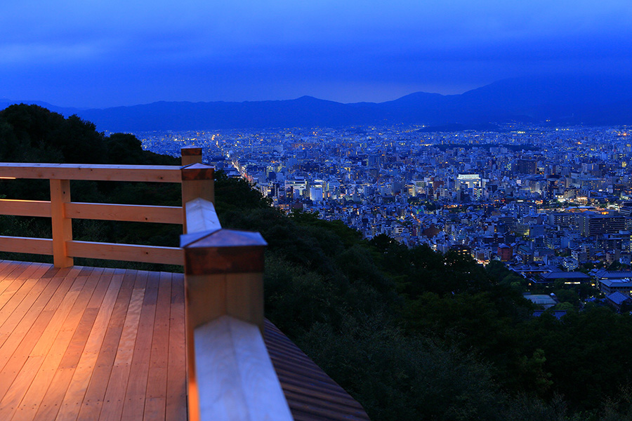 京都の夜景スポットのおすすめ20選　1位:将軍塚青龍殿 大舞台