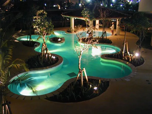 沖縄のナイトプールのホテル20選　14位:ザ・ビーチタワー沖縄