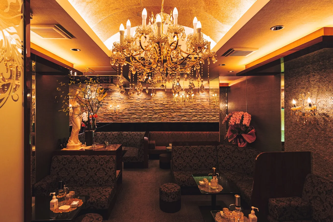 高松市のキャバクラ16選 14位:LOUNGE 美you