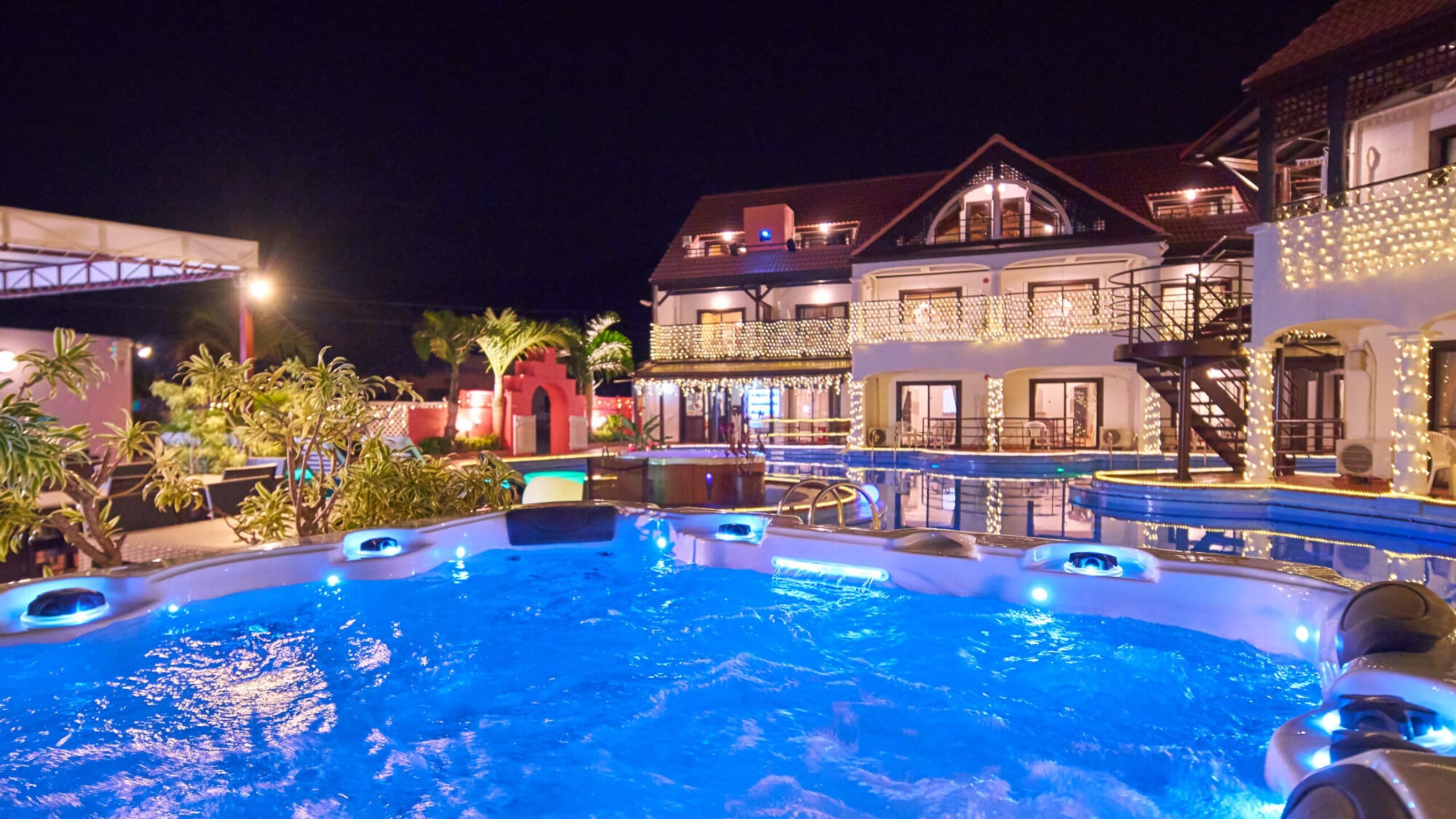 沖縄のナイトプールのホテル20選　20位　ザ・プールリゾート沖縄