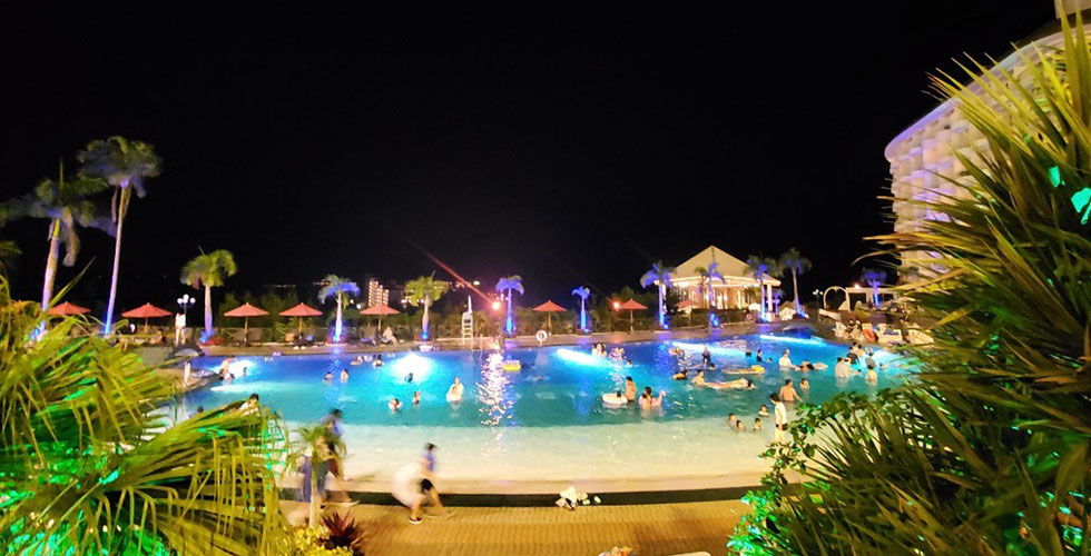 沖縄のナイトプールのホテル20選　9位:沖縄かりゆしリゾートEXES恩納