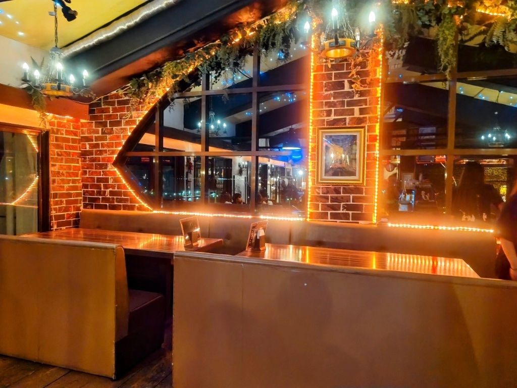 沖縄の夜景ディナーのおすすめ20選　7位:食材達の隠れ家AZITO