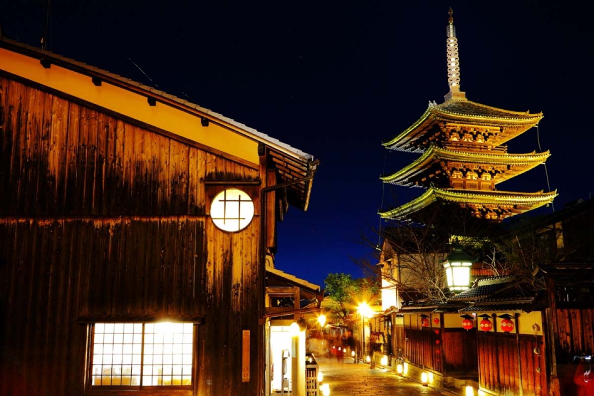 京都の夜遊びスポット20選  13位　八坂の塔