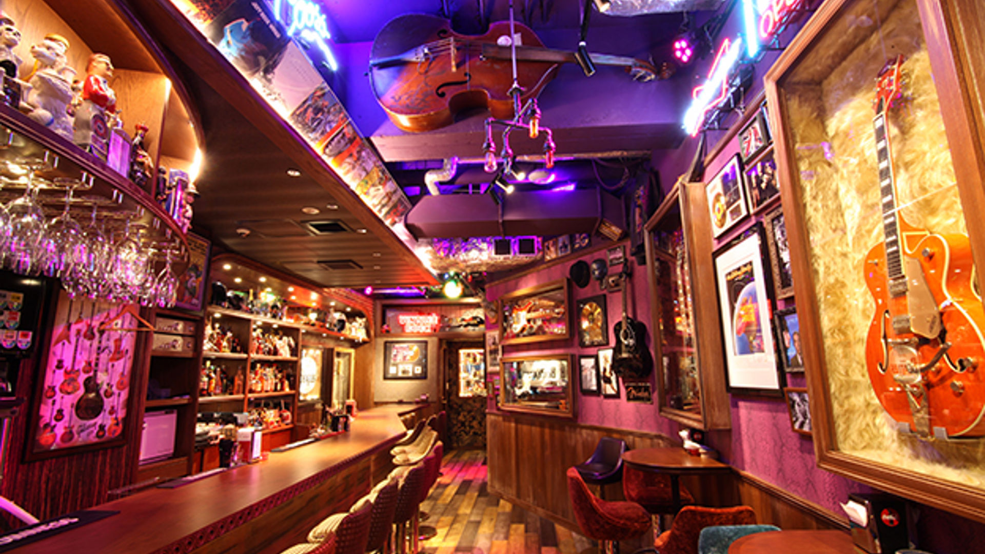 すすきののガールズバー大公開！人気の20店舗：第16位　Hotdog&Rocks GOD