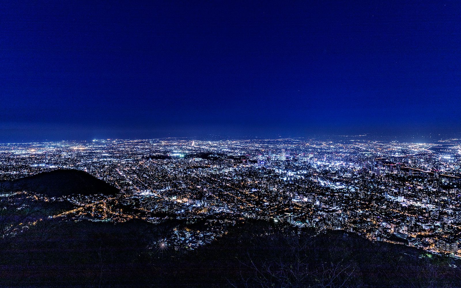 札幌の夜景でドライブするならココ！人気の場所TOP20選をご紹介！　人気第2位:藻岩山 山頂展望台