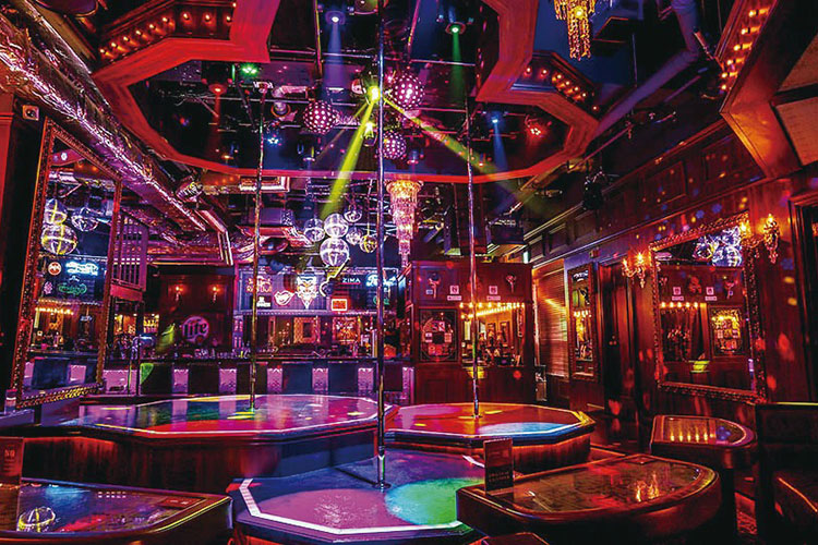 すすきののガールズバー大公開！人気の20店舗：第8位　PUBLIC THEATER PHOENIX