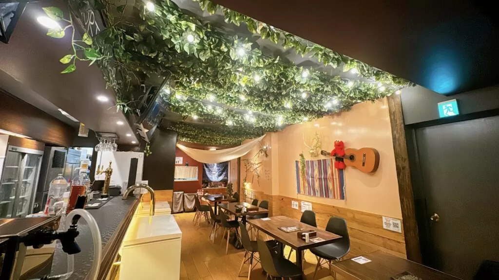 すすきのの夜景が見えるお店TOP15！第4位　炭焼きチキンダイニング NORTH Wood Base