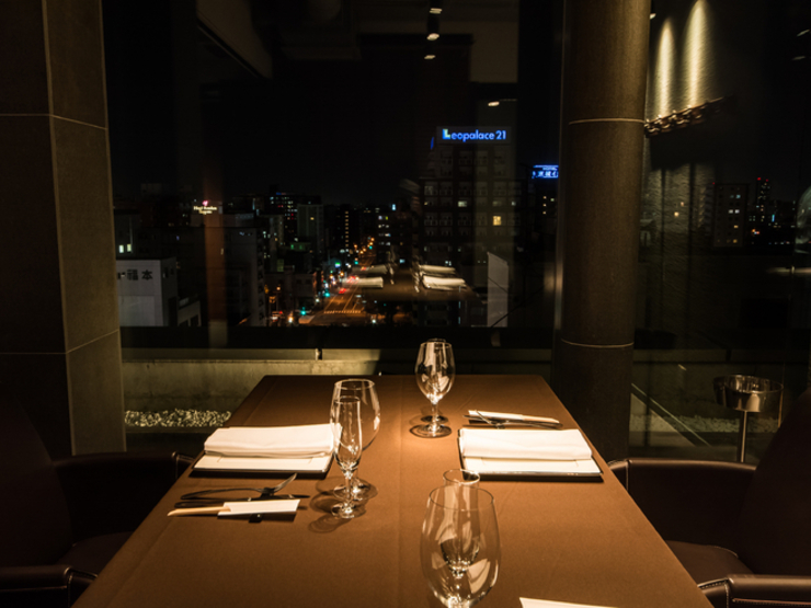 すすきのの夜景が見えるお店TOP15！第3位　夜景×すすきの 極 RESORT