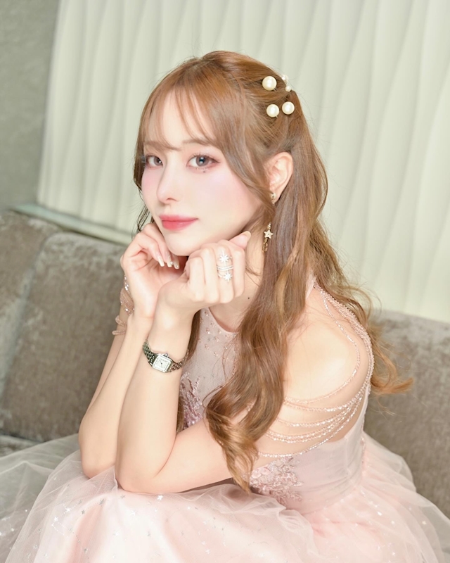 銀座のキャバ嬢で有名なおすすめキャスト　第11位：椿 りなさん（クロネコ）