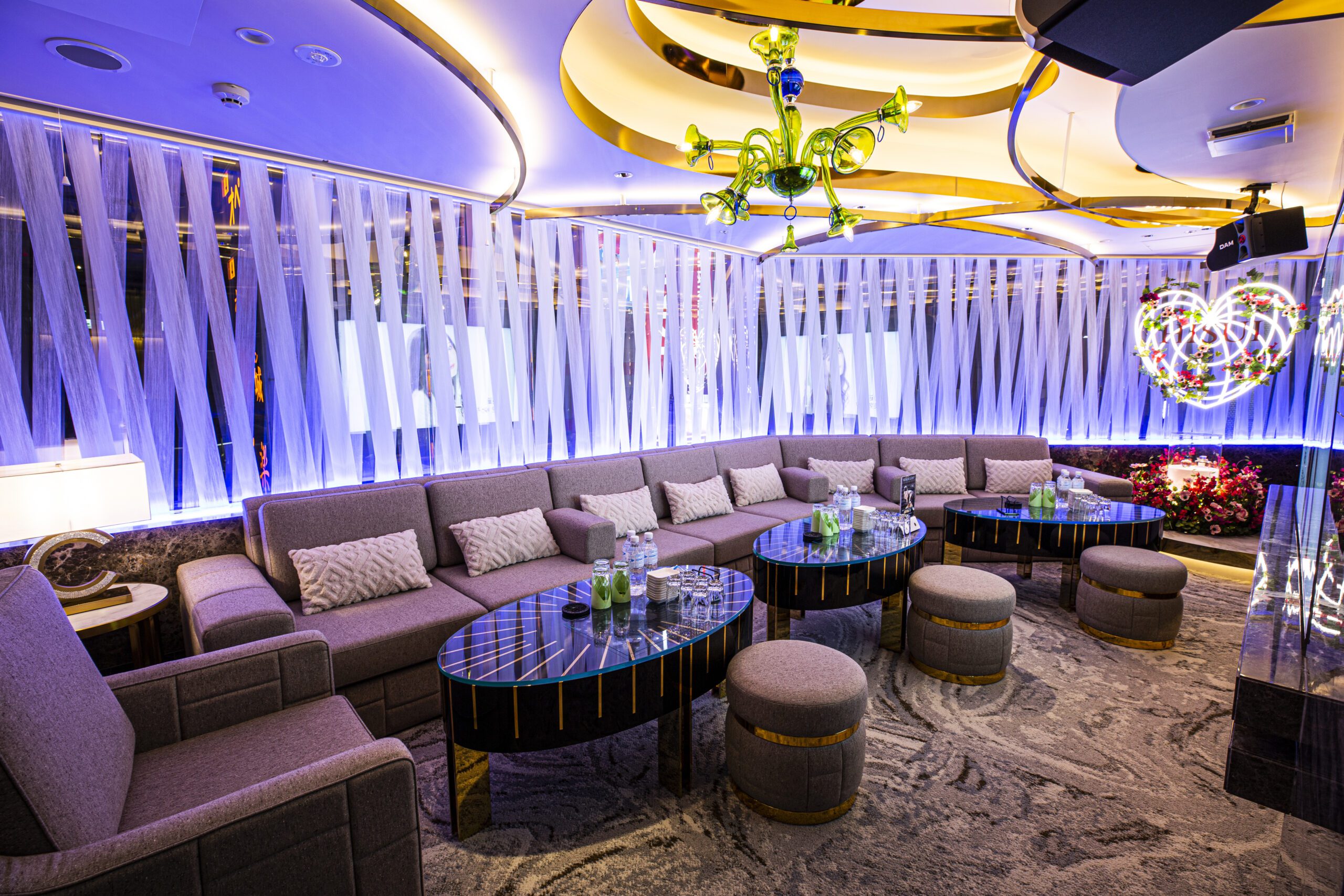 初心者ならまずはここ！キャバクラとクラブの違いを比較